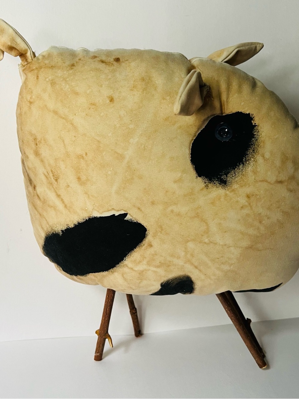 Primitive Pig Accent in Cream and Black - Unbranded